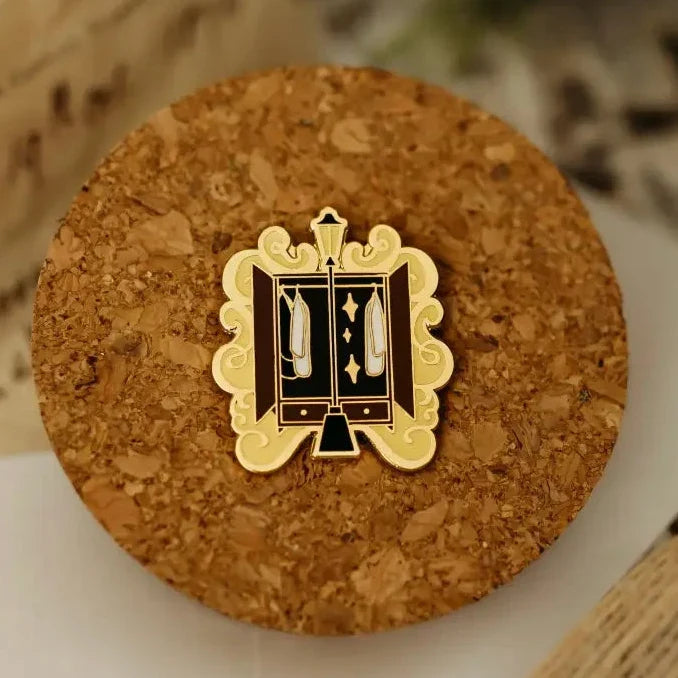 Narnia Inspired: Wardrobe Enamel Pin