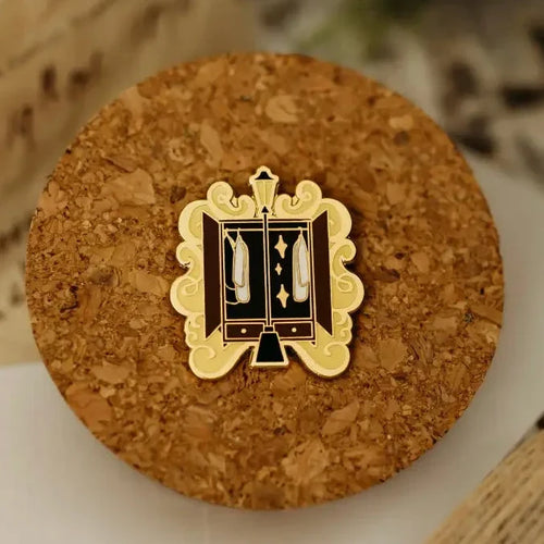 Narnia Inspired: Wardrobe Enamel Pin