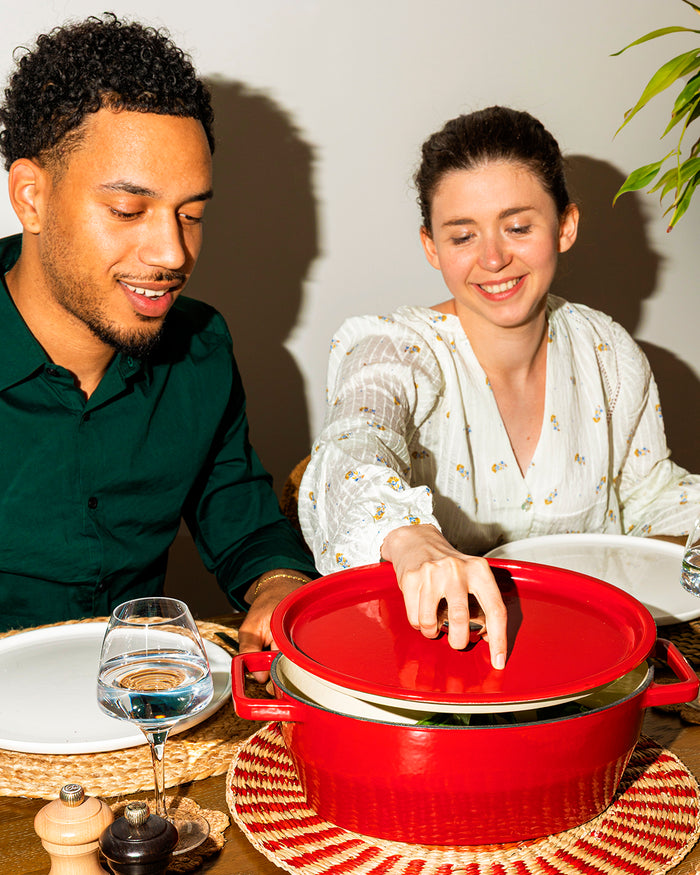 Round cast iron casserole dish - SlowCook